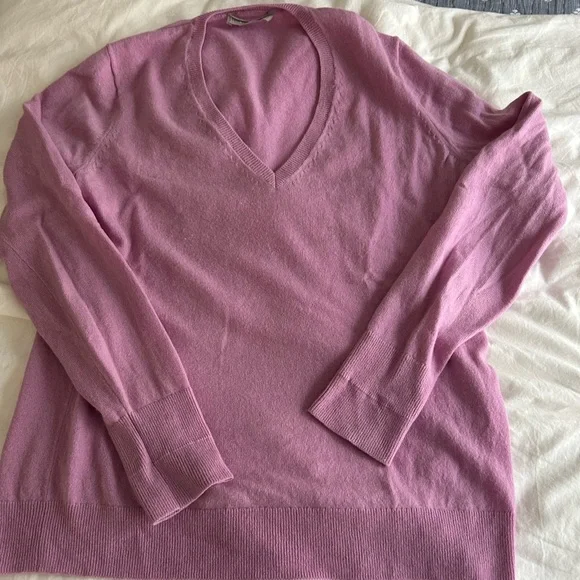 Everlane Women's V-Neck Sweater in Lavender - Picture 1 of 4